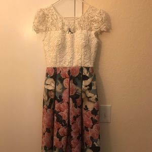 Beautiful floral dress- Medium fit
